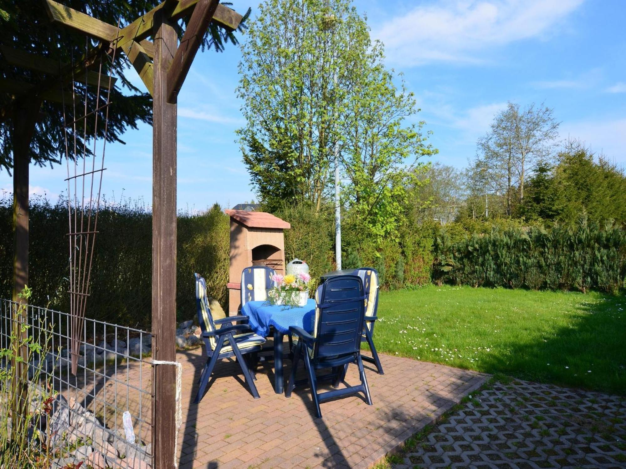 Holiday Home With Garden Neustadt am Rennsteig Exterior photo