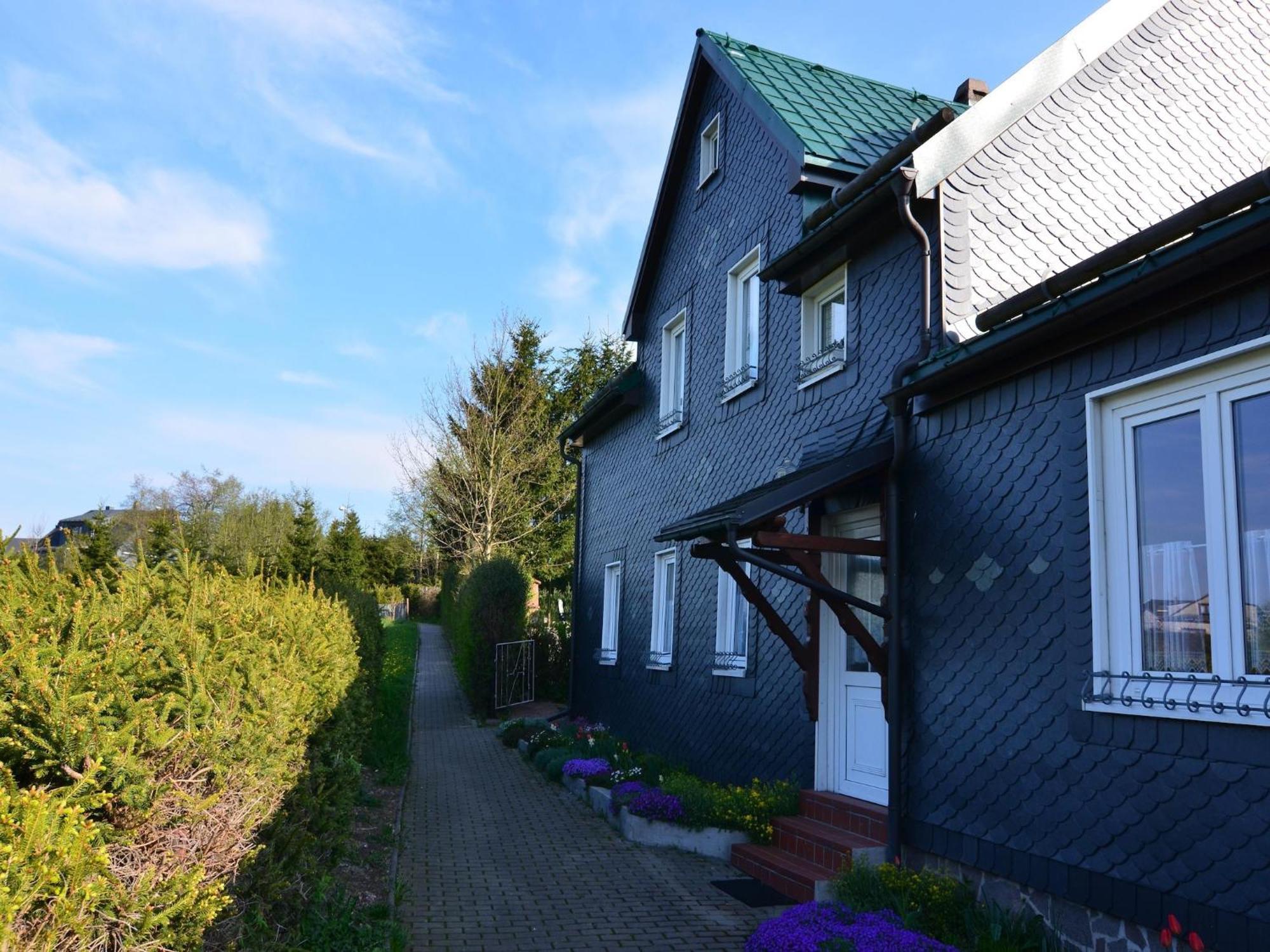Holiday Home With Garden Neustadt am Rennsteig Exterior photo